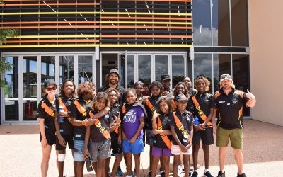 The Lajamanu girls meet the legendary Cyril Rioli!!